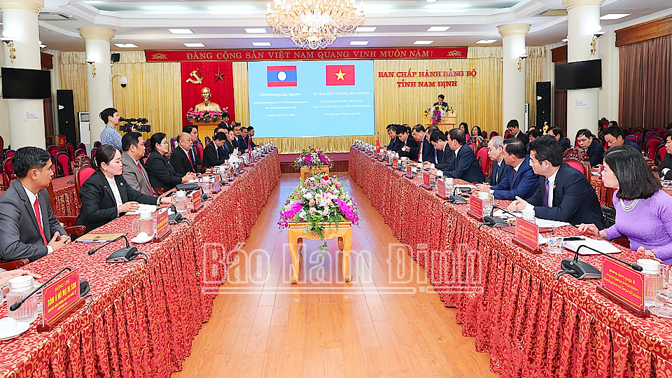Đoàn đại biểu cấp cao tỉnh U Đôm Xay (Lào) thăm và làm việc tại Nam Định