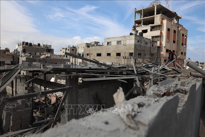 Cảnh đổ nát sau một cuộc không kích tại trại tị nạn Bureij ở Dải Gaza, ngày 14/3/2024. Ảnh: THX/TTXVN
