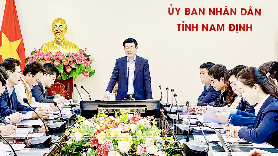 Đồng chí Phạm Đình Nghị, Phó Bí thư Tỉnh uỷ, Chủ tịch UBND tỉnh phát biểu kết luận hội nghị.
            