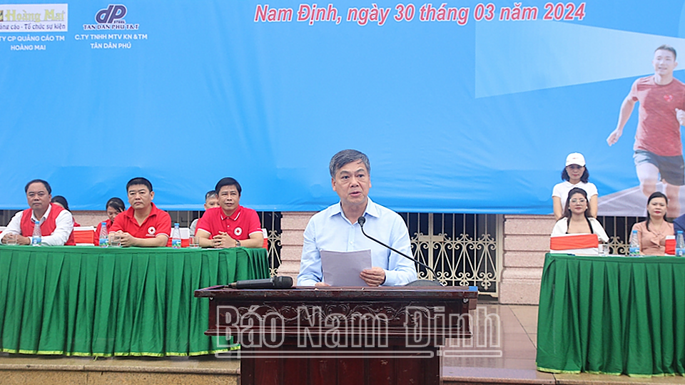 Đồng chí Trần Lê Đoài, TUV, Phó Chủ tịch UBND tỉnh phát biểu tại lễ phát động. 
