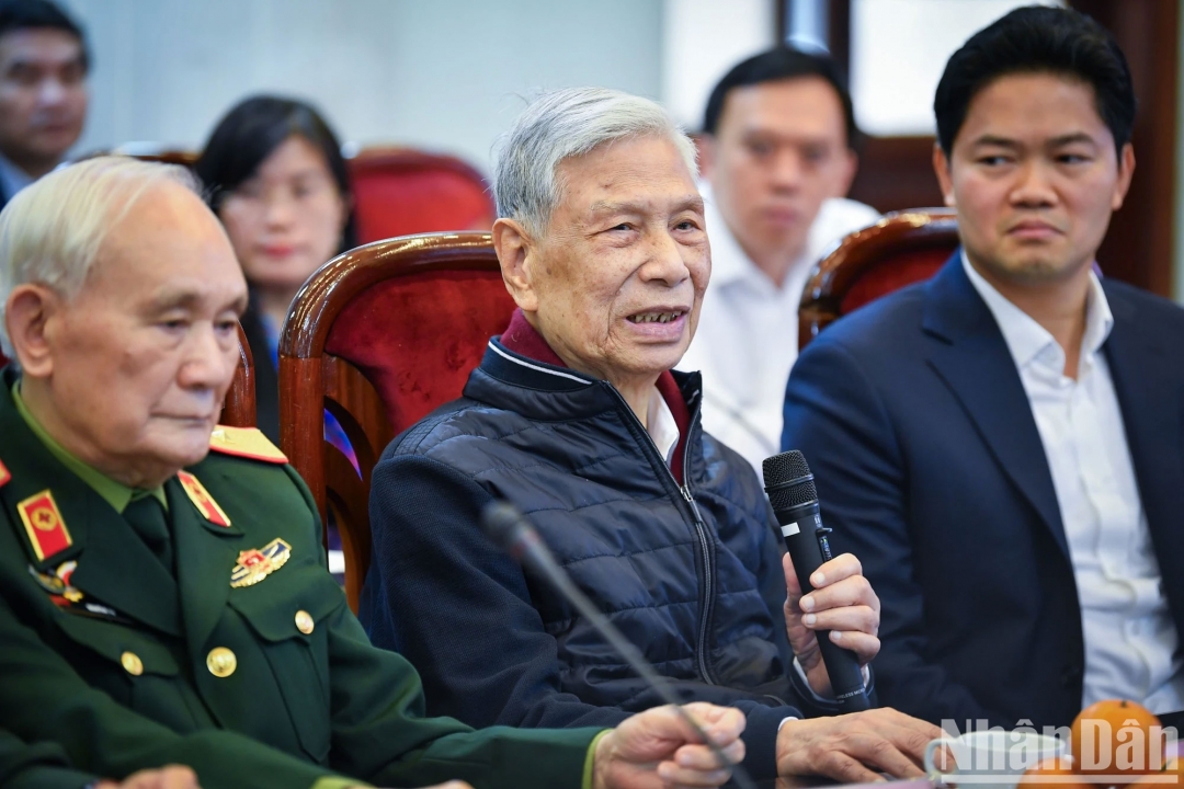 Trung tướng Đặng Quân Thụy, nguyên Phó Chủ tịch Quốc hội, cựu chiến binh Điện Biên Phủ chia sẻ về kỷ niệm thời tham gia chiến đấu tại chiến trường Điện Biên Phủ.