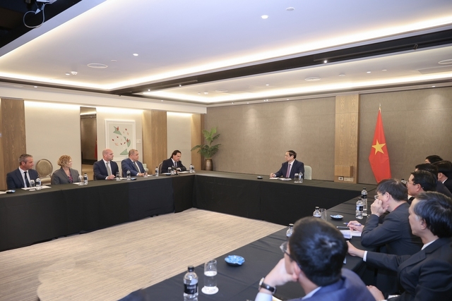 Thủ tướng đề nghị các doanh nghiệp New Zealand tiếp tục làm việc với các bộ, ngành Việt Nam để triển khai các dự án cụ thể.