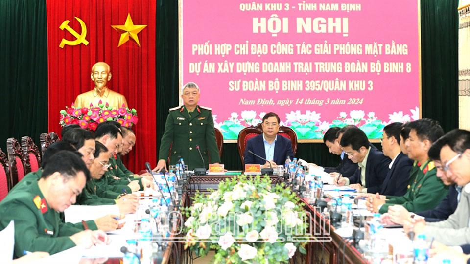 Trung tướng Nguyễn Quang Ngọc, Ủy viên BCH Trung ương Đảng, Ủy viên Quân ủy Trung ương, Tư lệnh Quân khu 3 phát biểu tại hội nghị. 