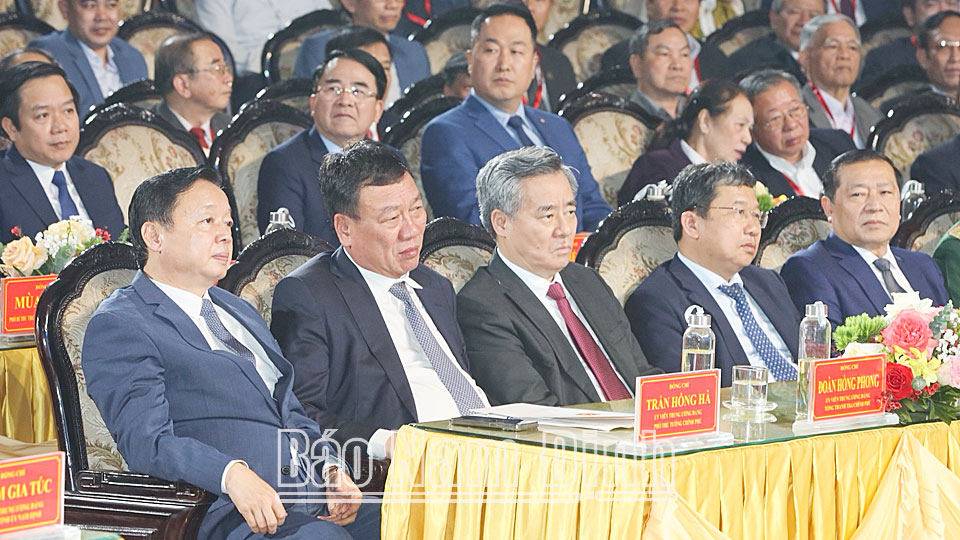 Đồng chí Trần Hồng Hà, Ủy viên BCH Trung ương Đảng, Phó Thủ tướng Chính phủ và các đại biểu dự hội nghị 