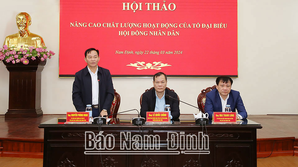 Đồng chí Phó Chủ tịch Thường trực HĐND tỉnh Nguyễn Phùng Hoan phát biểu tại hội thảo.