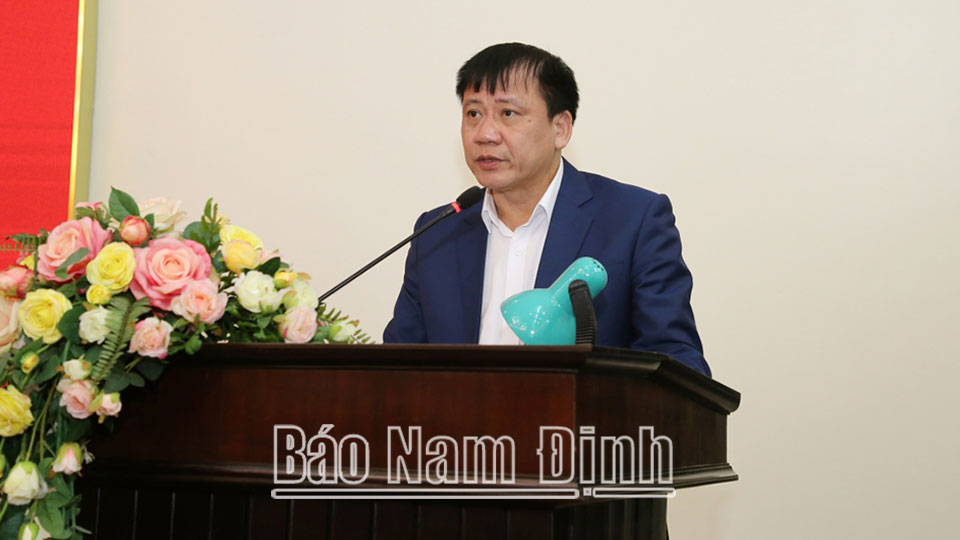 Đồng chí Mai Thanh Long, TUV, Phó Chủ tịch HĐND tỉnh trình bày Báo cáo tổng hợp kết quả hoạt động của các Tổ đại biểu HĐND tỉnh từ đầu nhiệm kỳ 2021-2026 đến nay. 