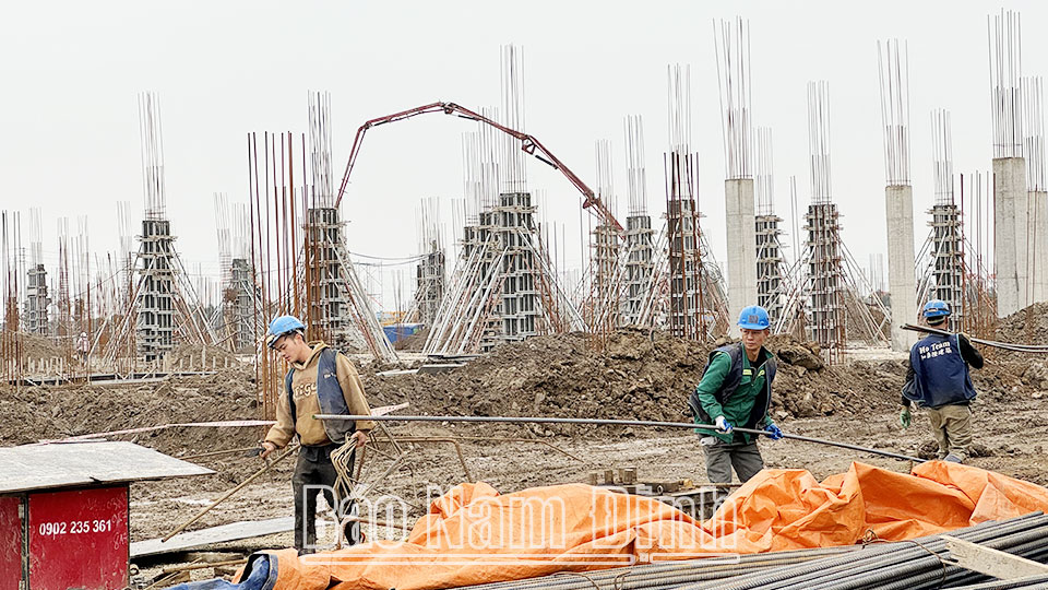 Khu công nghiệp Mỹ Thuận đã sớm thu hút nhà đầu tư thứ cấp vào xây dựng nhà máy (Trong ảnh: Tập đoàn JiaWei triển khai xây dựng nhà máy thuộc Dự án sản xuất sản phẩm nhựa và melamine với tổng mức đầu tư 42 triệu USD).
Bài và ảnh: Thanh Thuý