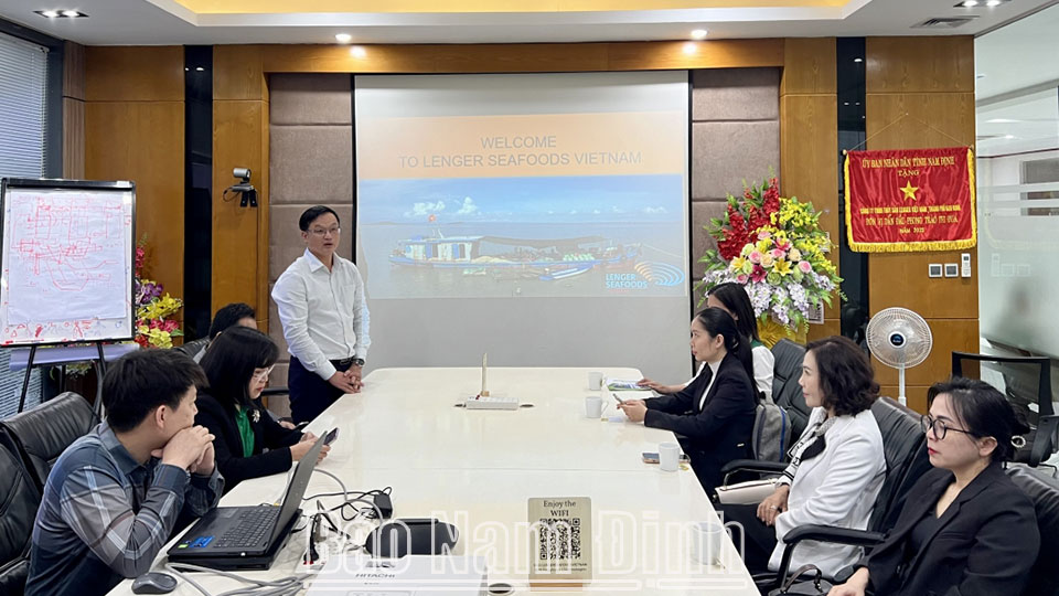 Các đại biểu tham dự phiên kết nối trực tiếp giữa các doanh nghiệp khởi nghiệp với Công ty TNHH Thuỷ sản Lenger Việt Nam. 