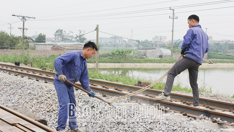 Tuyến đường sắt Bắc - Nam qua địa bàn huyện Vụ Bản được cải tạo, nâng cấp góp phần giảm thiểu tai nạn giao thông.