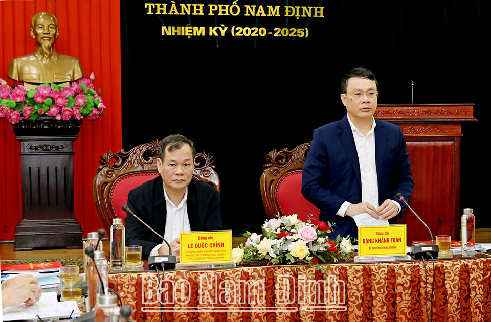 Đồng chí Bí thư Tỉnh uỷ Đặng Khánh Toàn phát biểu chỉ đạo buổi làm việc. 