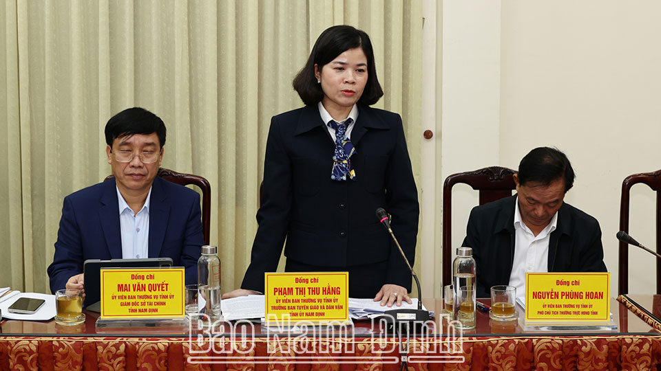 Đồng chí Trưởng Ban Tuyên giáo và Dân vận Tỉnh uỷ Phạm Thị Thu Hằng phát biểu tại buổi làm việc.