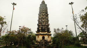 Chùa Cổ Lễ - 'Báu vật' nặng 9 tấn nằm giữa lòng hồ ở Nam Định