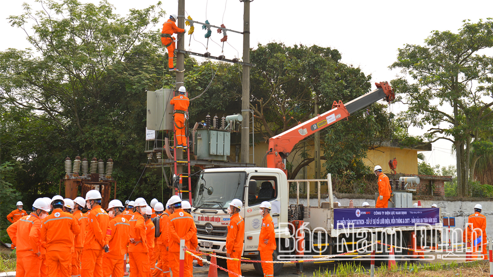 Diễn tập phòng chống thiên tai, tìm kiếm cứu nạn, xử lý sự cố điện