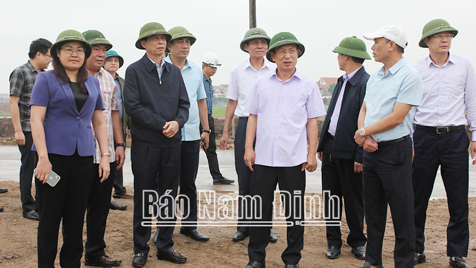 Đồng chí Chủ tịch UBND tỉnh kiểm tra tiến độ thực hiện dự án tuyến đường bộ mới Nam Định - Lạc Quần - Đường bộ ven biển