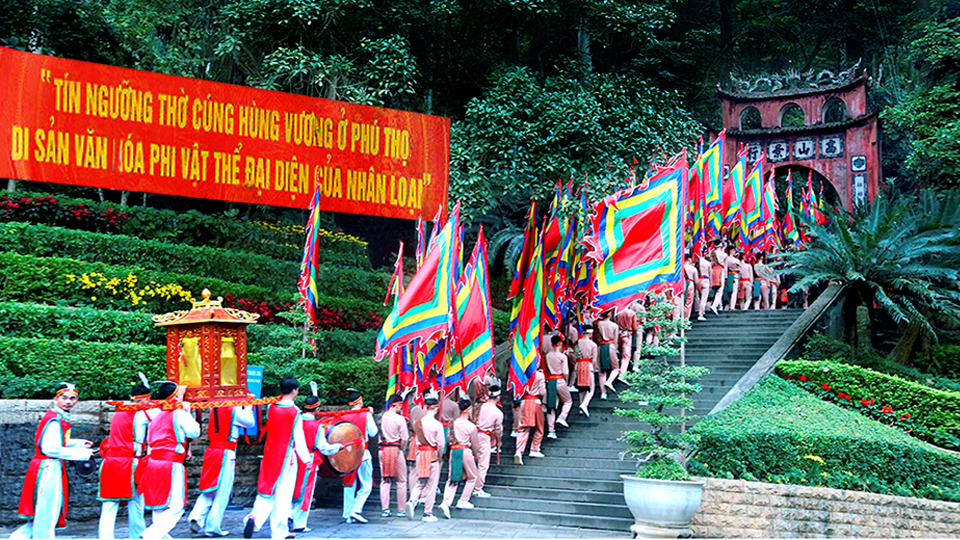 Lễ rước kiệu trong “Tín ngưỡng thờ cúng Hùng Vương ở Phú Thọ”.
Ảnh: baohaiquanvietnam.vn