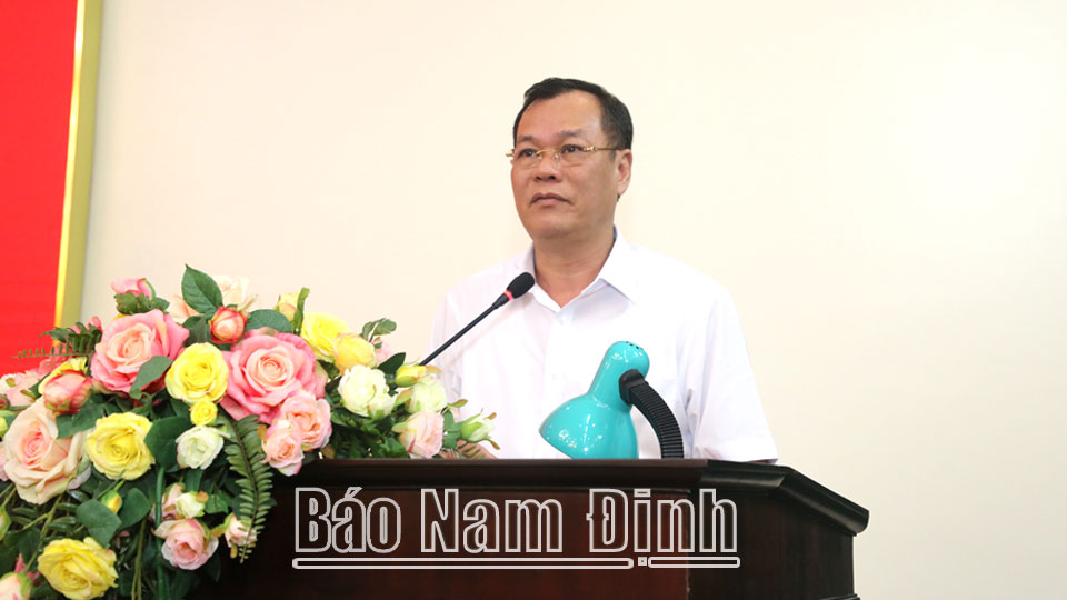 Đồng chí Lê Quốc Chỉnh, Phó Bí thư Thường trực Tỉnh ủy, Chủ tịch HĐND tỉnh, Trưởng đoàn Đoàn đại biểu Quốc hội tỉnh phát biểu kết luận phiên giải trình.