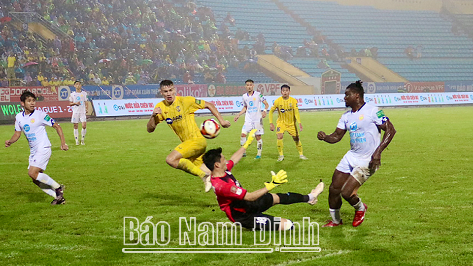 CLB Thép Xanh Nam Định tiếp tục “bay cao” trên Bảng xếp hạng V-League sau chiến thắng trước CLB Sông Lam Nghệ An