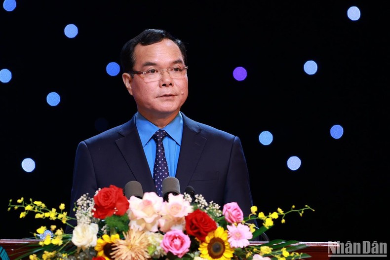 Chủ tịch Tổng Liên đoàn Lao động Việt Nam Nguyễn Đình Khang phát biểu khai mạc Lễ phát động.