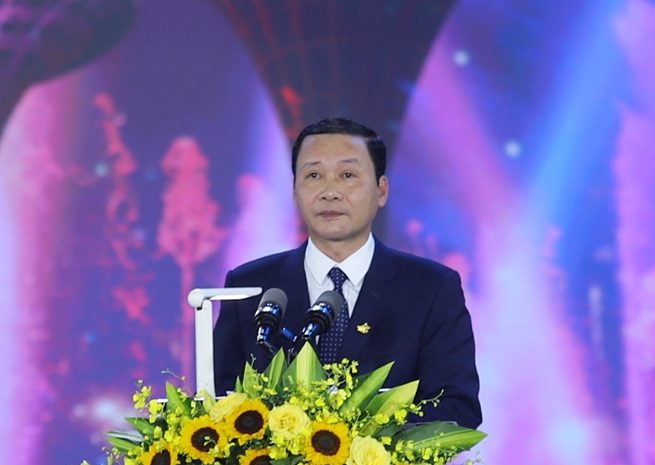 Đồng chí Đỗ Minh Tuấn, Phó Bí thư Tỉnh ủy, Chủ tịch UBND tỉnh trình bày diễn văn kỷ niệm.