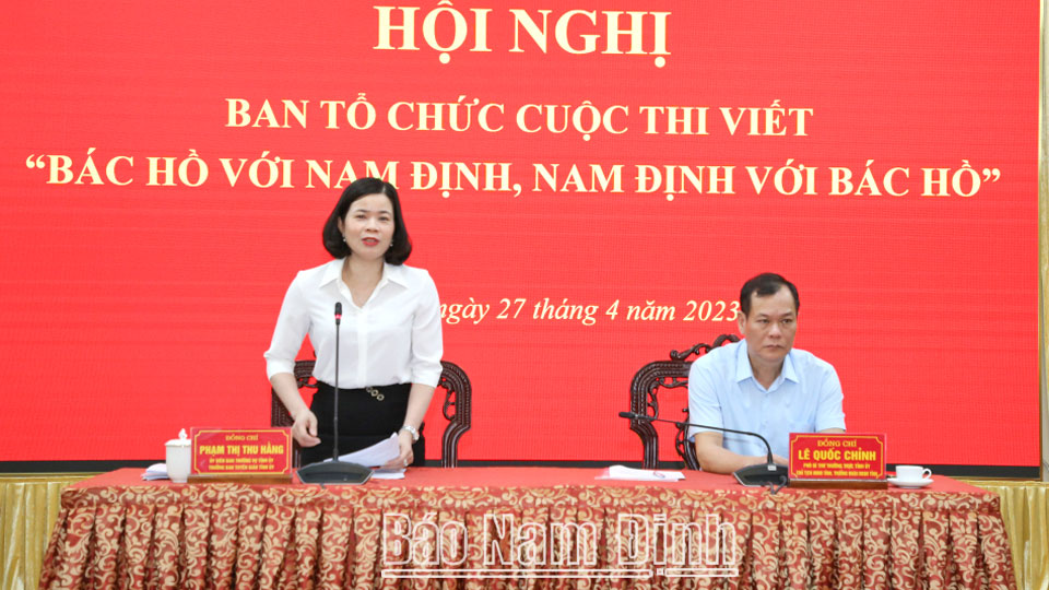 Đồng chí Phạm Thị Thu Hằng, Ủy viên Ban TVTU, Trưởng Ban Tuyên giáo Tỉnh ủy, Phó Trưởng Ban Tổ chức Cuộc thi phát biểu tại hội nghị.