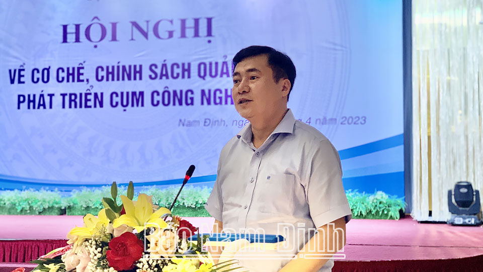 Thứ trưởng Bộ Công Thương Nguyễn Sinh Nhật Tân phát biểu tại hội nghị.
