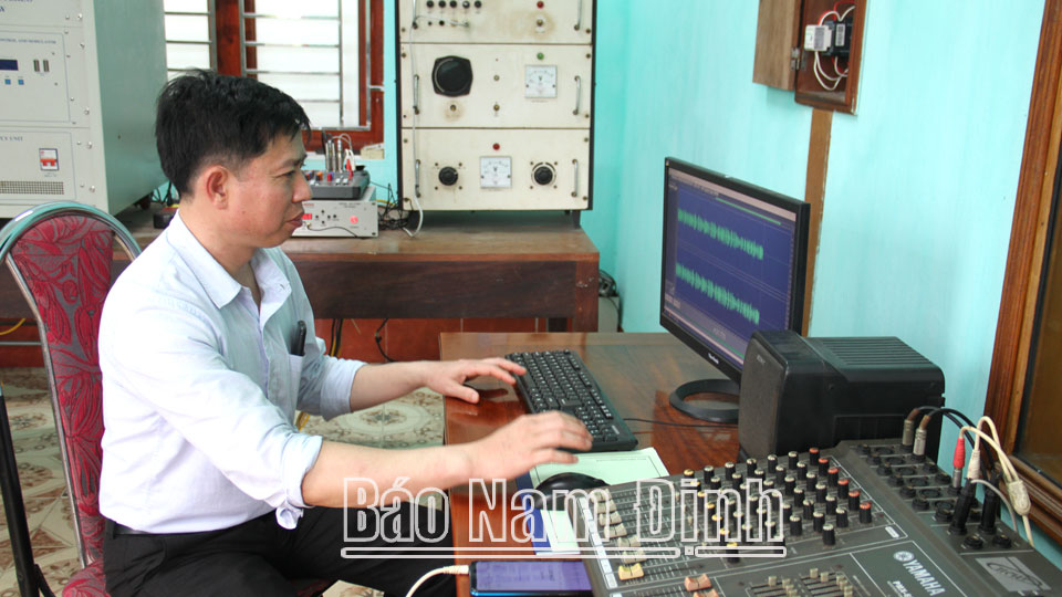 Ứng dụng kỹ thuật số trong sản xuất chương trình tại Đài Phát thanh huyện Trực Ninh.