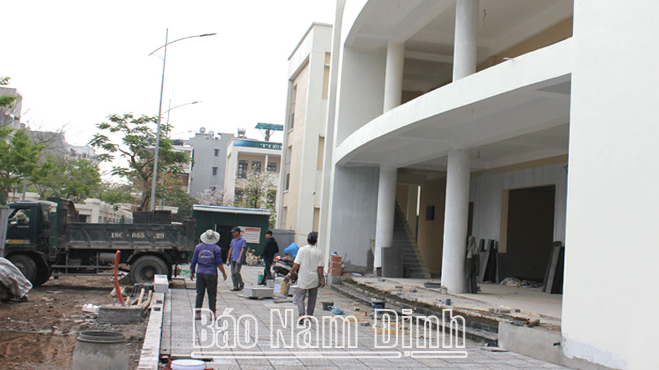 Thi công hạng mục nhà ăn kết hợp nhà đa năng của Trường Tiểu học Nguyễn Tất Thành, Khu Đô thị Dệt may (thành phố Nam Định).