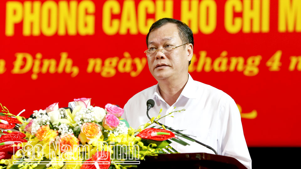 Đồng chí Phó Bí thư Thường trực Tỉnh ủy Lê Quốc Chỉnh phát biểu bế mạc hội nghị.