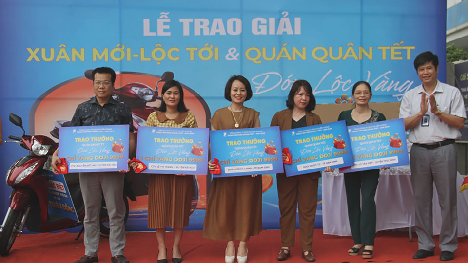 VNPT VinaPhone Nam Định trao thưởng chương trình khuyến mại "Xuân mới – Lộc tới và Quán quân Tết"
