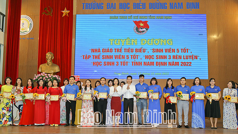 Tuổi trẻ Nam Định thi đua học và làm theo Bác