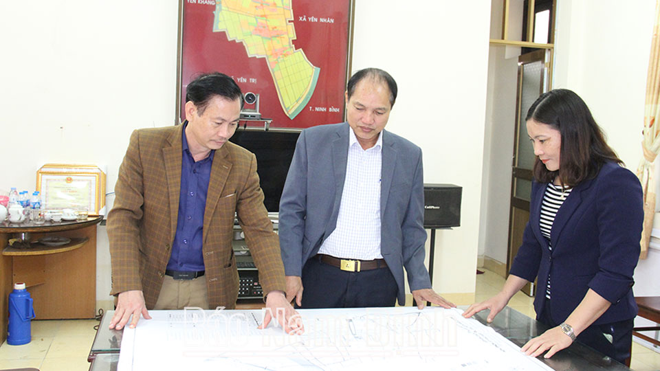 Đại biểu HĐND xã Yên Đồng giám sát việc thực hiện nhiệm vụ xây dựng nông thôn mới nâng cao, kiểu mẫu trên địa bàn.