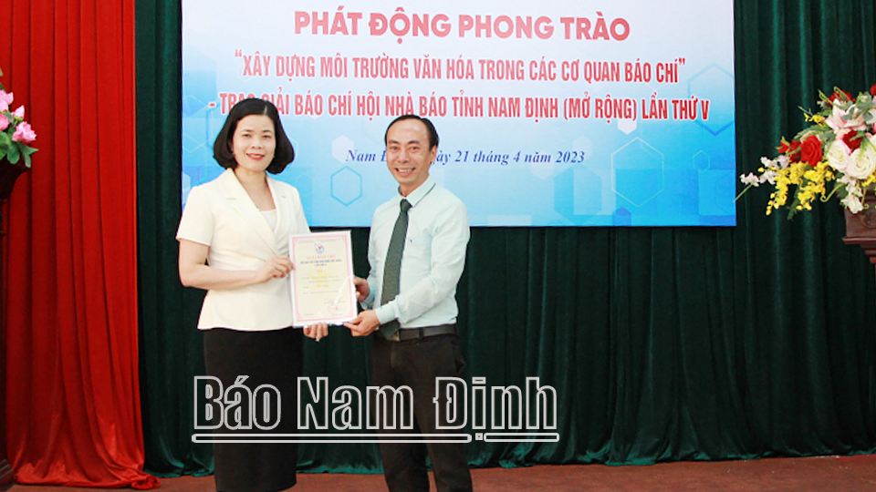 Phát động phong trào “Xây dựng môi trường văn hóa trong các cơ quan báo chí” và trao Giải báo chí Hội Nhà báo tỉnh lần thứ V