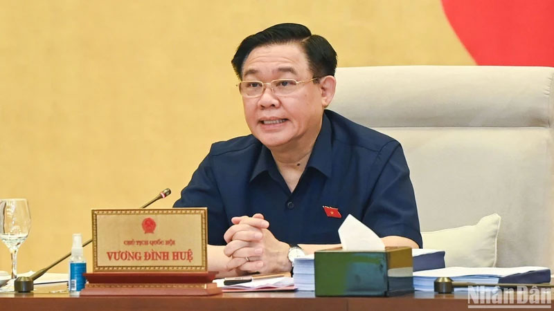 Chủ tịch Quốc hội Vương Đình Huệ phát biểu ý kiến trong phiên thảo luận về dự án Luật Di sản văn hóa (sửa đổi). 