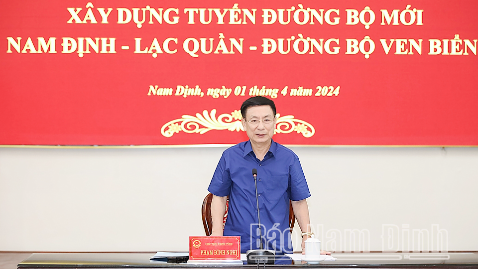 Đồng chí Phạm Đình Nghị, Phó Bí thư Tỉnh ủy, Chủ tịch UBND tỉnh phát biểu chỉ đạo tại hội nghị. 
