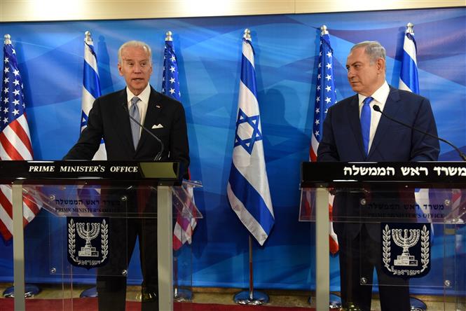 Thủ tướng Israel Benjamin Netanyahu (phải) và Tổng thống Mỹ Joe Biden trong cuộc họp báo chung. Ảnh: AFP/TTXVN
