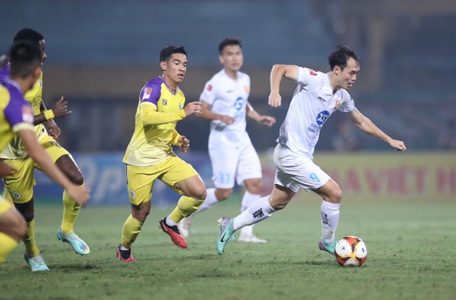 Nam Định đang là nơi chắp cánh để vô địch V.League lần đầu tiên cho nhiều cầu thủ, trong đó có Văn Toàn. Ảnh: VPF