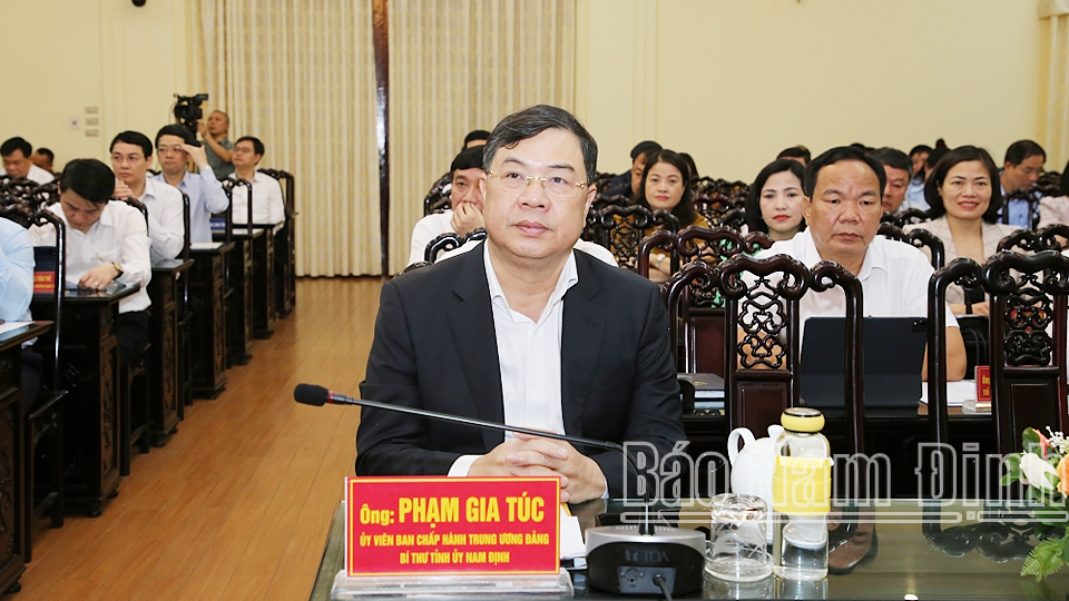 Đồng chí Phạm Gia Túc, Ủy viên BCH Trung ương Đảng, Bí thư Tỉnh ủy dự kỳ họp.  