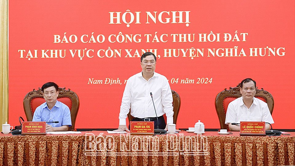 Đồng chí Phạm Gia Túc, Ủy viên BCH Trung ương Đảng, Bí thư Tỉnh ủy phát biểu chỉ đạo hội nghị. 