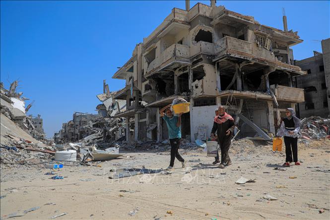 Người dân tại Dải Gaza ngày 12/4/2024. Ảnh: THX/TTXVN
