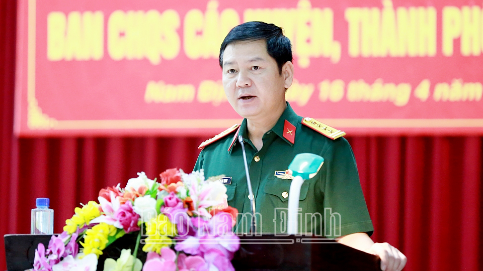 Đại tá Nguyễn Bá Thịnh, Ủy viên Ban TVTU, Chỉ huy trưởng Bộ CHQS tỉnh phát biểu chỉ đạo hội thi. 
