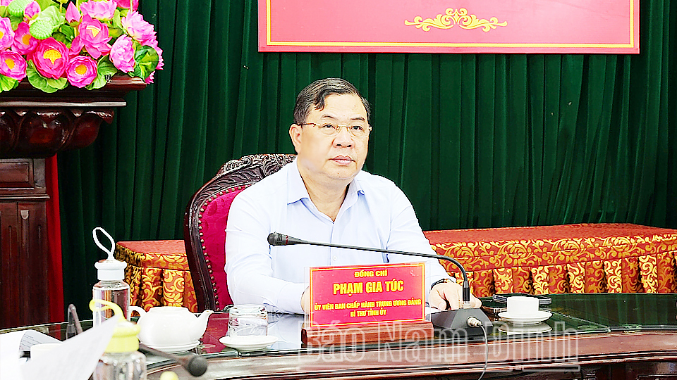 Đồng chí Phạm Gia Túc, Ủy viên BCH Trung ương Đảng, Bí thư Tỉnh ủy chủ trì hội nghị tại điểm cầu Nam Định.
