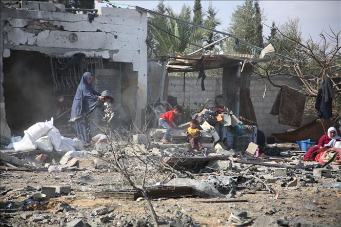 Cảnh đổ nát sau cuộc không kích của Israel xuống thành phố Rafah, Dải Gaza, ngày 15/4/2024. Ảnh: THX/TTXVN
