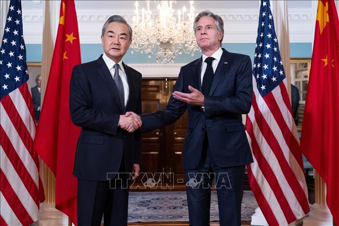 Bộ trưởng Ngoại giao Trung Quốc Vương Nghị (trái) và người đồng cấp Mỹ Antony Blinken. Ảnh tư liệu: AFP/TTXVN
