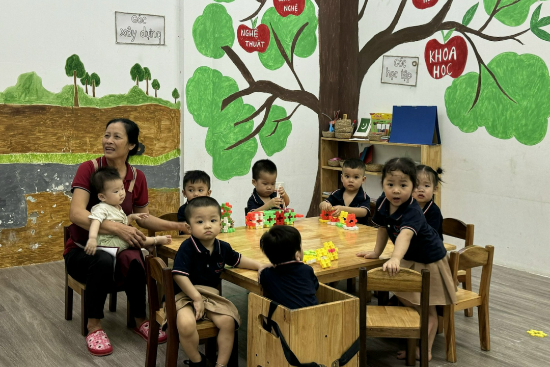 Lớp học dành cho con của công nhân tại Khu công nghiệp Bảo Minh. Ảnh: Linh Chi
