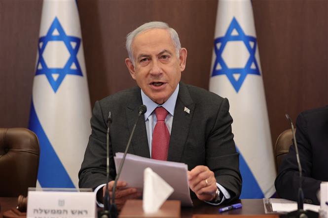 Thủ tướng Israel Benjamin Netanyahu phát biểu trong cuộc họp nội các tuần ở Jerusalem. Ảnh: AFP/TTXVN
