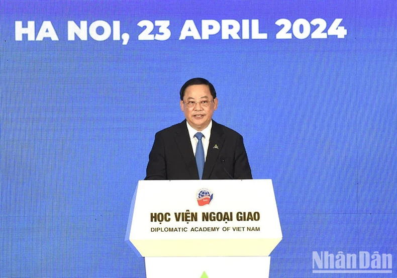 Thủ tướng Lào Sonexay Siphandone phát biểu tại Diễn đàn Tương lai ASEAN 2024. (Ảnh: TRẦN HẢI)
