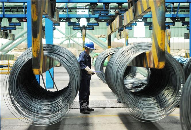 Bên trong một nhà máy sản xuất thép ở tỉnh Sơn Đông, Trung Quốc. Ảnh minh họa: AFP/TTXVN
