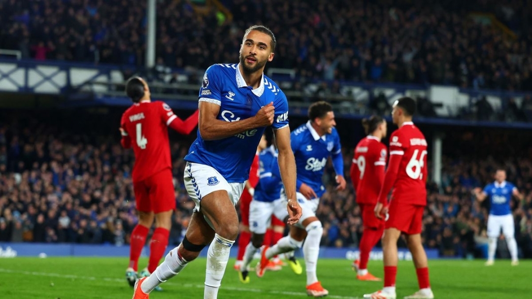 Everton thắng Liverpool 2-0. 