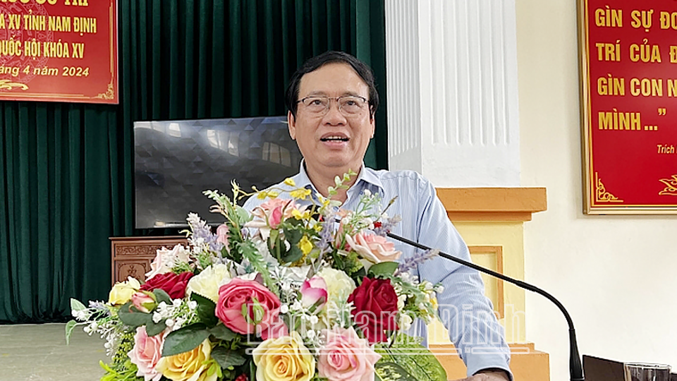 Đồng chí Vũ Văn Kim, Chủ tịch Trung ương Hội Cựu thanh niên xung phong Việt Nam phát biểu tại hội nghị tiếp xúc cử tri huyện Trực Ninh. 
