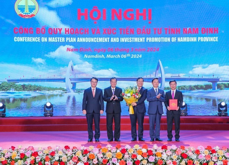 Hội nghị công bố Quy hoạch tỉnh Nam Định thời kỳ 2021-2030, tầm nhìn đến năm 2050 và Xúc tiến đầu tư diễn ra ngày 6/3/2024. Ảnh: VGP
            